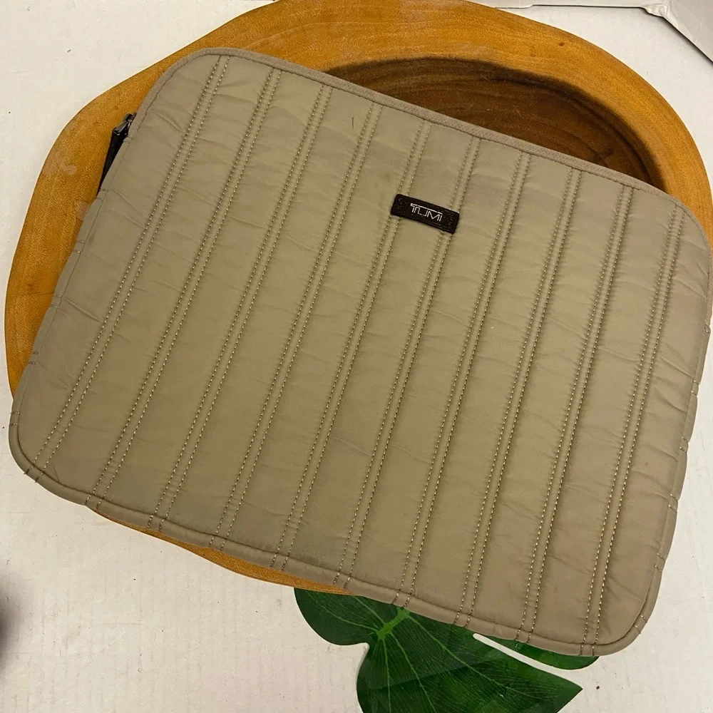 Tumi Padded Quilted Lap Top Case IPAd Case